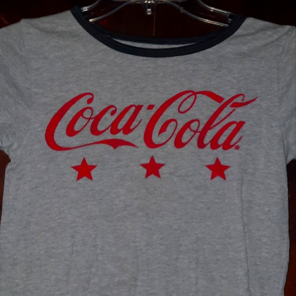 🍀3/15 Woman's Coca Cola Crop top Tee-shirt - Picture 2 of 6